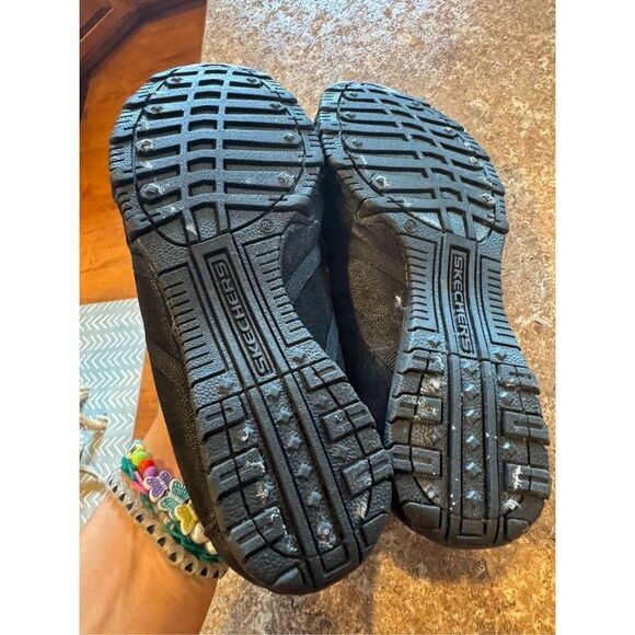 Woman’s Skechers relaxed fit air cooled memory foam slip on lace slip on shoes s - Picture 3 of 5